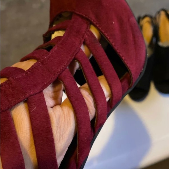 Guess- heels - Picture 3 of 5